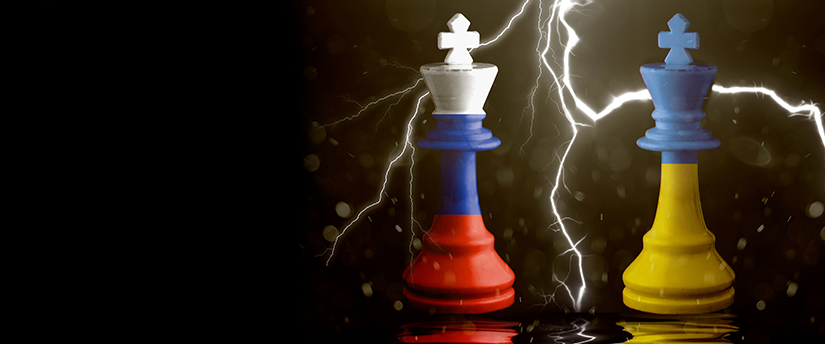 Two chess kings, one with the colors of the Russian flag and the other with the colors of the Ukrainian flag, symbolizing the geopolitical conflict.