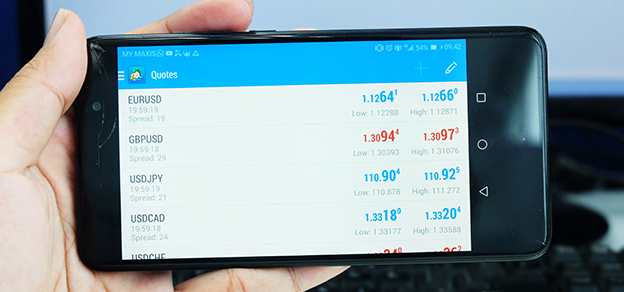 A mobile device presenting currency exchange statistics via MetaTrader 4, a vital resource for traders seeking market insights.