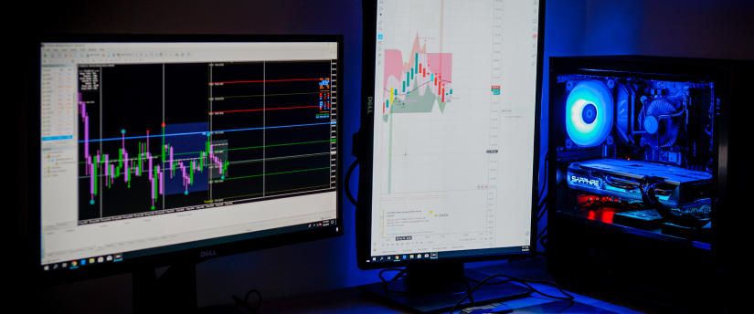 Two computer monitors displaying different colored lights, representing the MT4 PC platform for trading pips.