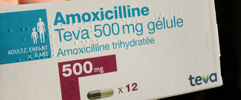 Amoxiline Teva 500 mg gel box, showcasing the product name and dosage prominently, set on a plain surface for clarity.
