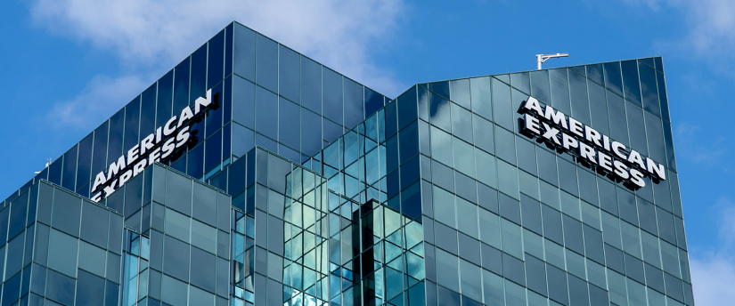 The American Express building stands tall in downtown Chicago, featuring sleek design and urban surroundings.